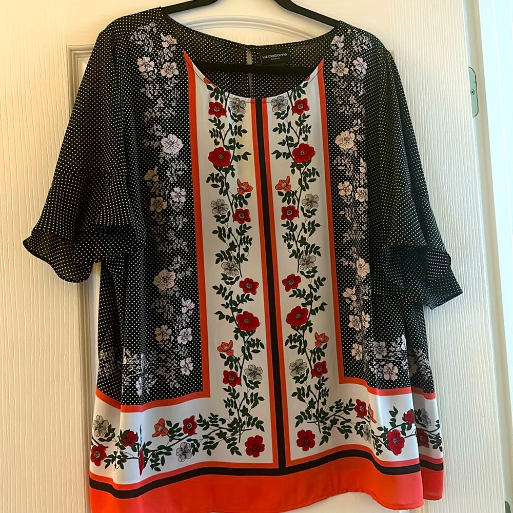 Plus size nice top.  Cute flowers in the front.